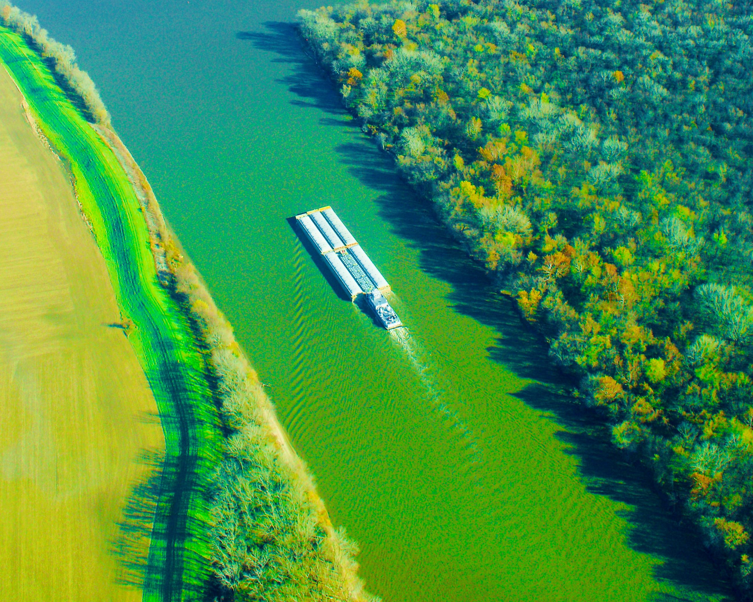 Digital photograph of a barge on the Illinois River.